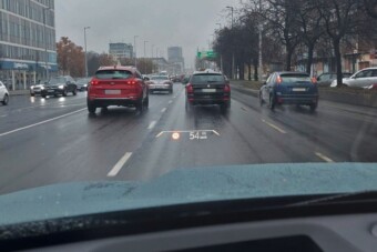 A nappali menetfény nem elég: kötelező KRESZ-lecke a borús napokra