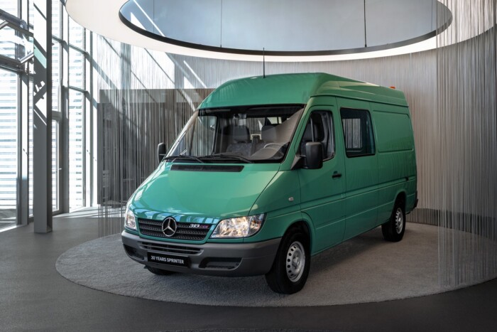 Kőbe vésték az új Mercedes-Benz Sprintert 6