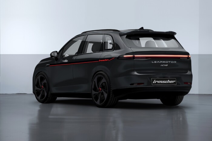 Ez is eljött: már kínai autókat tuningol a híres műhely 2 | Vezess Ez is eljött: már kínai autókat tuningol a híres műhely 2