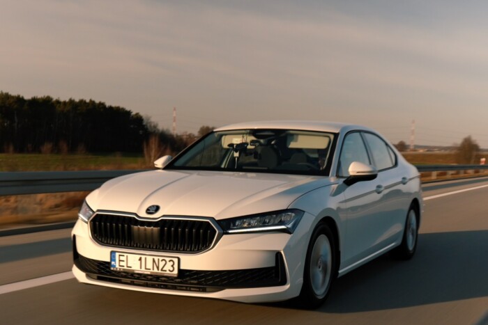 A dízel még mindig nyerő: 2800 km-t mentek tankolás nélkül egy Škodával