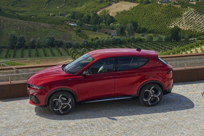 Átdolgozta középső SUV-ját az Alfa Romeo 6 | Vezess Átdolgozta középső SUV-ját az Alfa Romeo 6