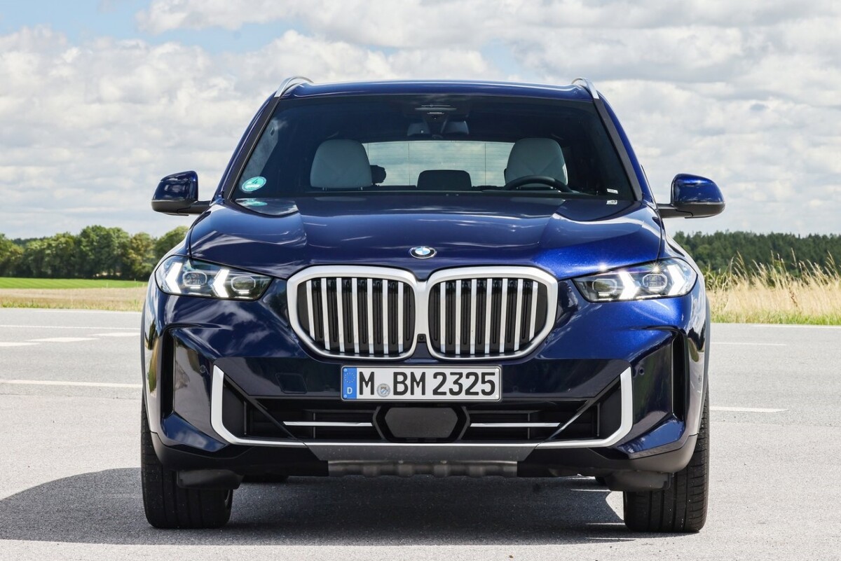 Vakfolt a volán mögött: ezért veszélyesek a mai SUV-k