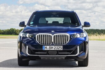 Vakfolt a volán mögött: ezért veszélyesek a mai SUV-k