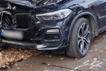 Hirtelen felindulásból tanult vezetni a 285 lóerős BMW-n, sorra törte az autókat