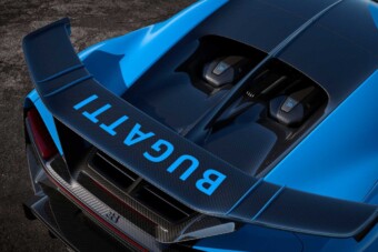 Otthon szerelné autóját, de sokkolták az árak: csak a lámpa 60 millióba kerül