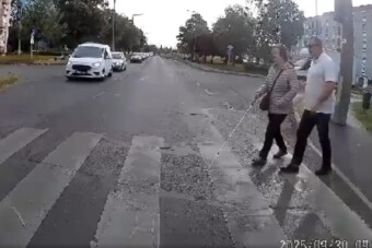 Kalapot emel a magyar internet a pécsi buszsofőr hősies gesztusa előtt