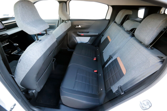 Autó, ami nem is létezhetne: olcsó, tágas, kényelmes 18 | Vezess Autó, ami nem is létezhetne: olcsó, tágas, kényelmes 18