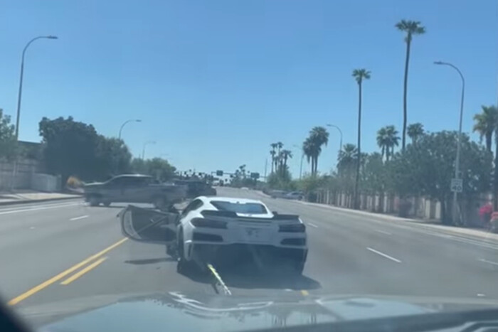 Pokoli tempóban menekült egy tini a rendőrök elől, videón az elkapása