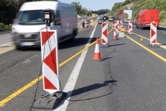Itt az újabb csapás az autósoknak: csak egy sáv lesz járható az M1-esen