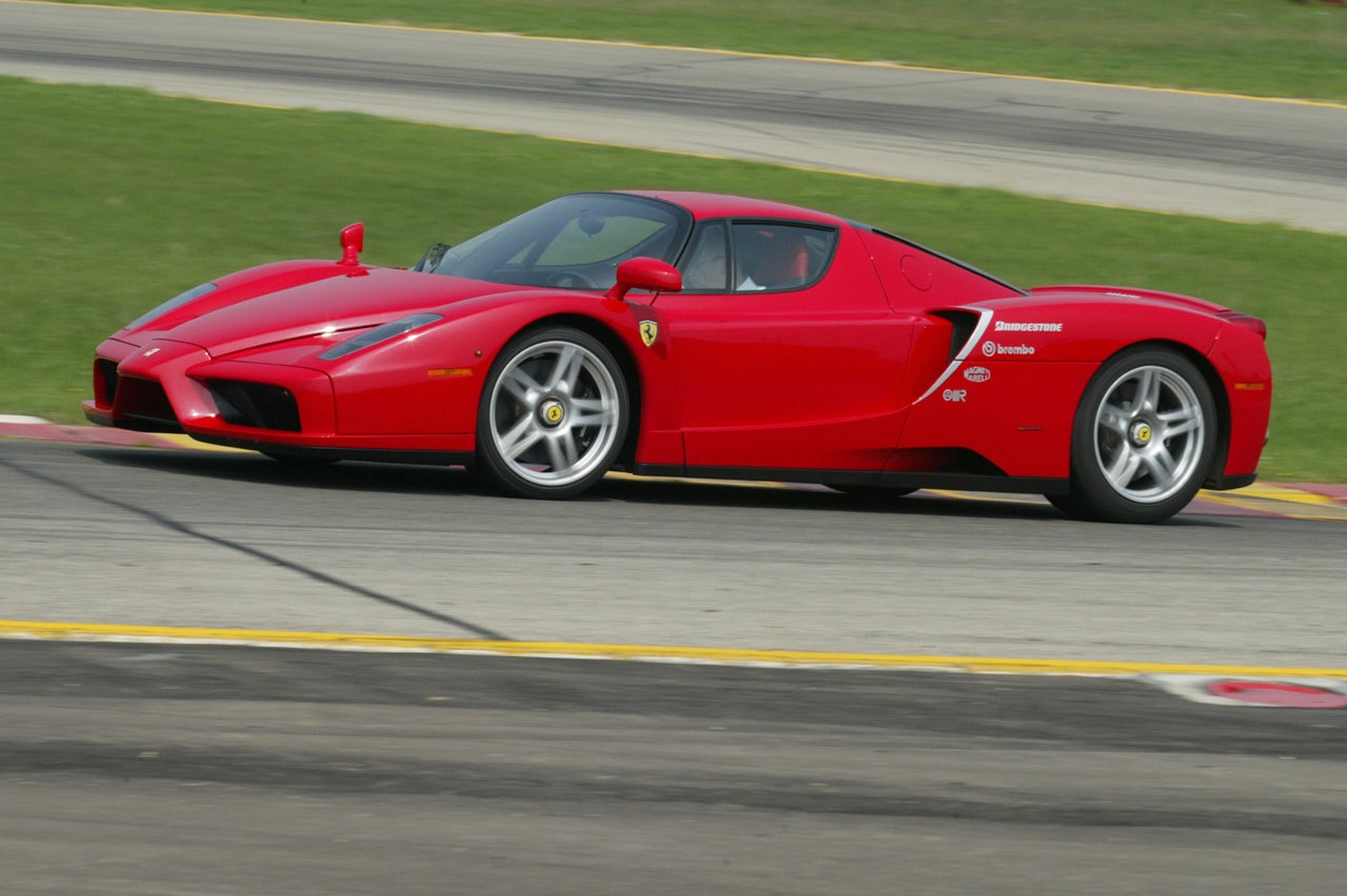 ferrari-enzo-2002-1280-0ce14229ab36b57c613ccbf1206712503c | Vezess | Vezess