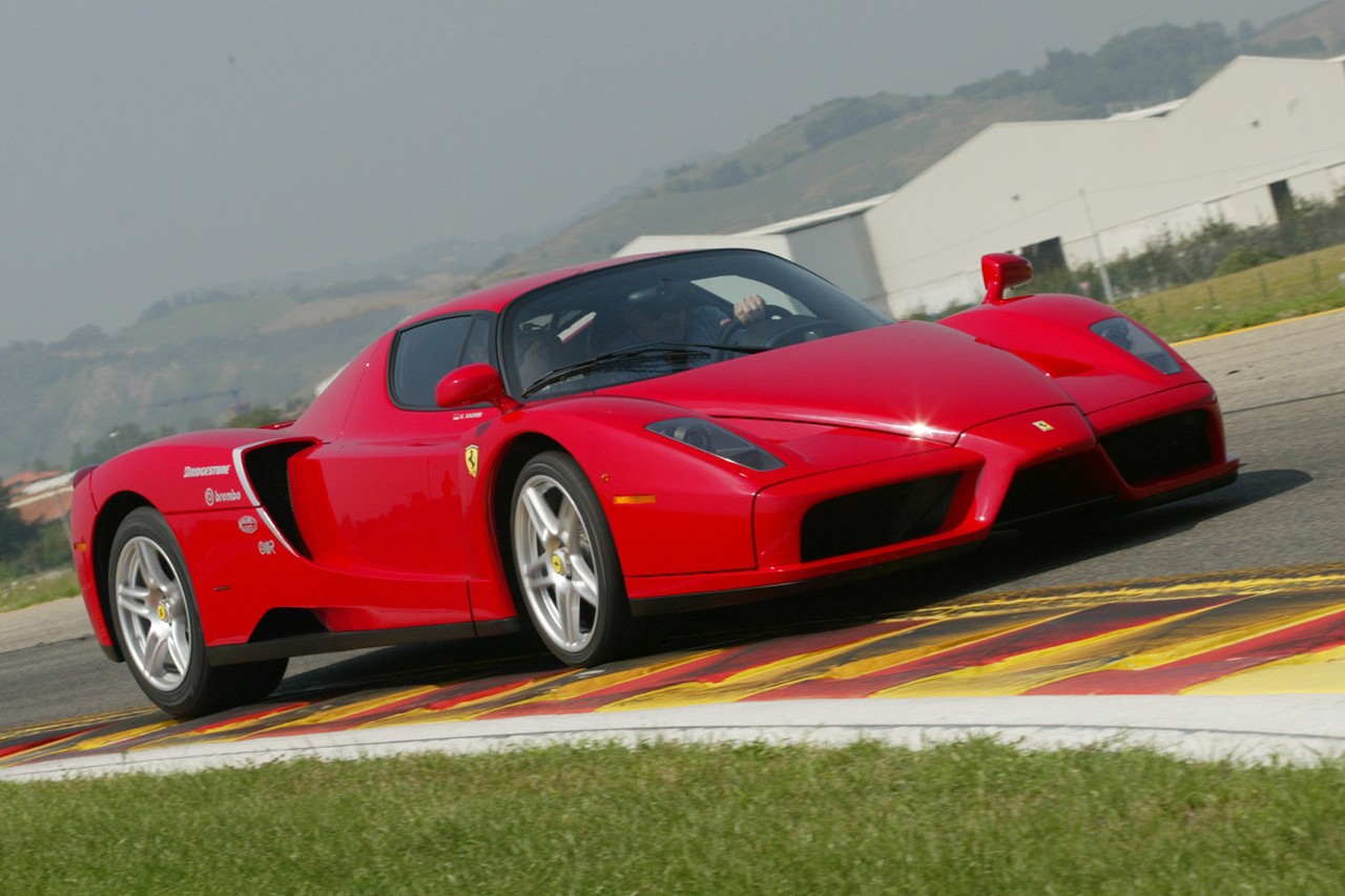 ferrari-enzo-2002-1280-4e3b9bbf32d9f885ab1d99a7f057616cd6 | Vezess | Vezess