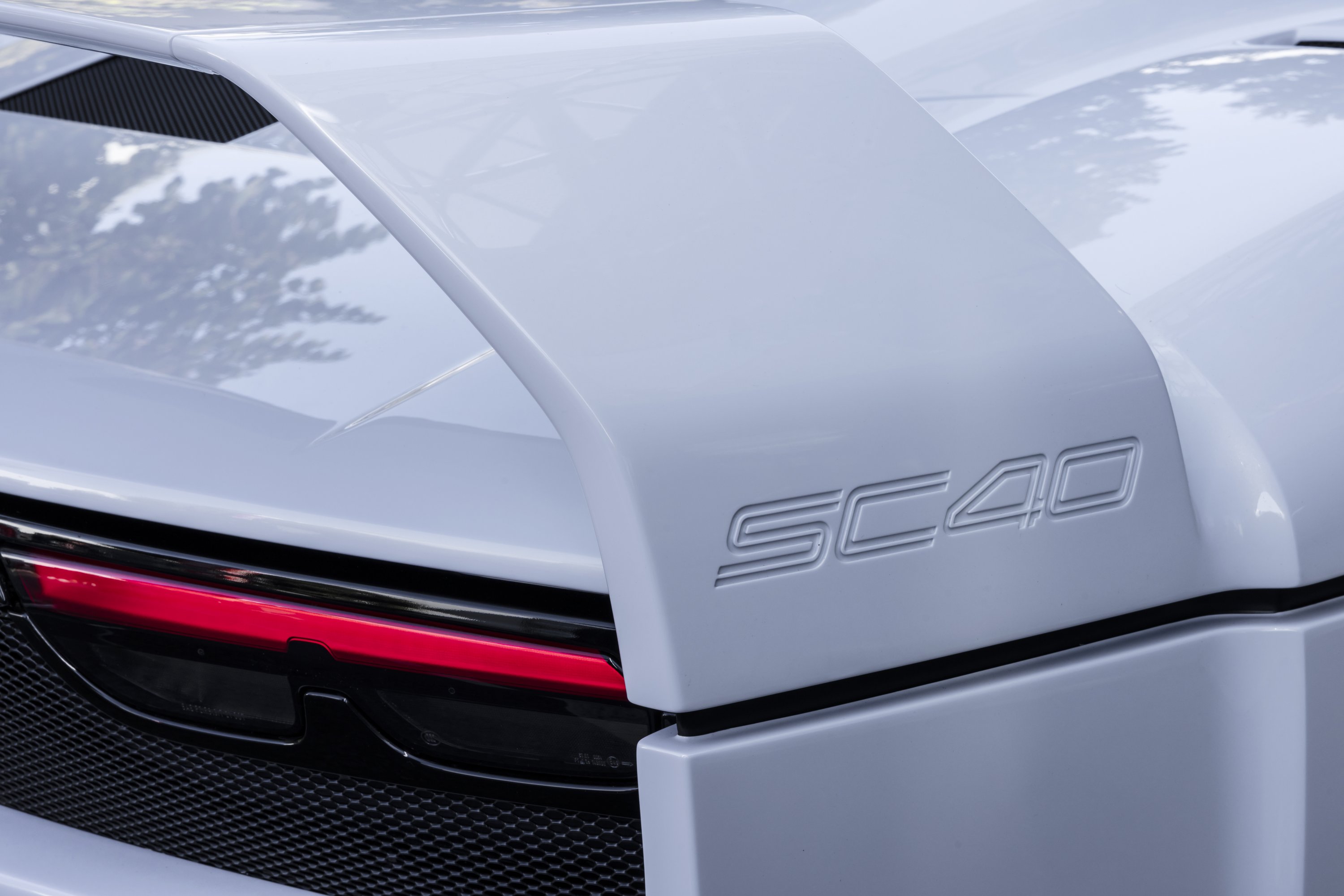 ferrari_sc40_ext__2_e4bdbd01-d60c-4587-bbac-6e47280a012a | Vezess | Vezess