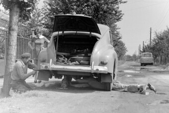 Méghogy egy képnek nincs szaga: így dolgoztak a magyar autószerelők 70 éve