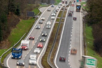 Eltűnnek ezek az autópálya-matricák, a magyarokat is érinti