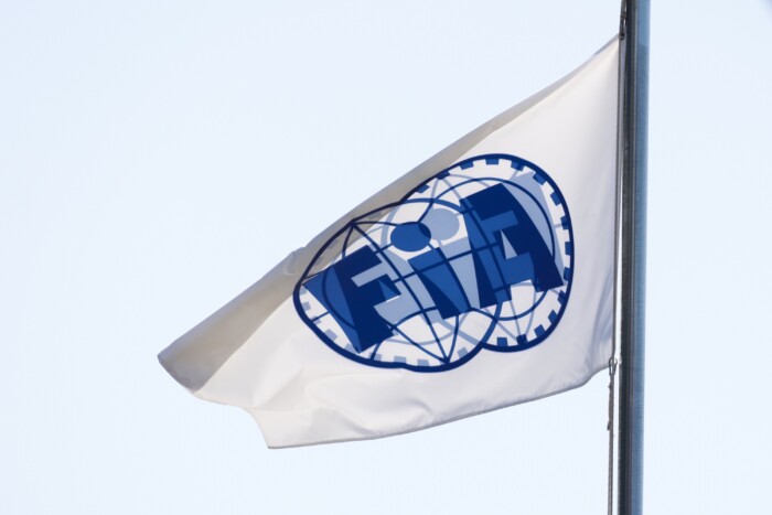 Beperelték az F1 felügyelőit, csúszhat az elnökválasztás