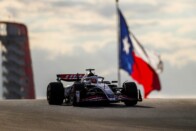 Hat csapat autóját festik át az Amerikai Nagydíjra 1