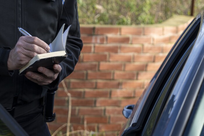 Felháborító, betegsége miatt büntetik az autóst