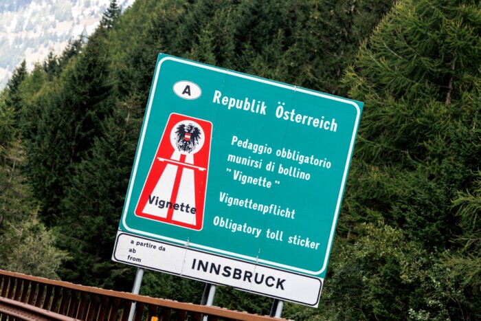 Eltűnnek ezek az autópálya-matricák, a magyarokat is érinti 1