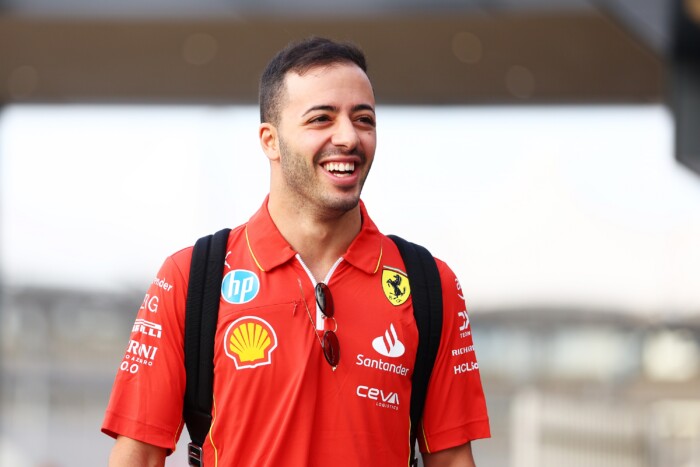 Bejelentették, lecseréli Hamiltont a Ferrari 1 | Vezess Bejelentették, lecseréli Hamiltont a Ferrari 1