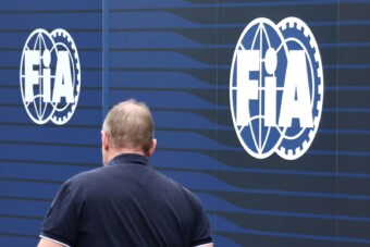 Demokrácia helyett színjáték – visszalépett az ellenjelölt