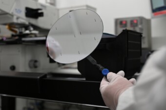 Újabb válság közelít, az egész világon leállhat az autógyártás