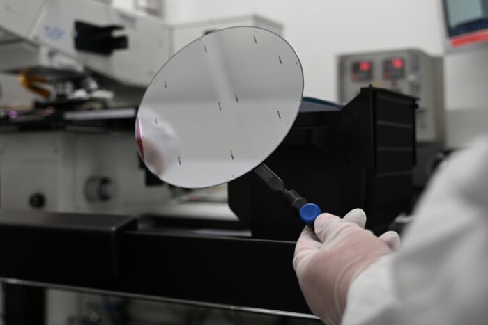 Újabb válság közelít, az egész világon leállhat az autógyártás