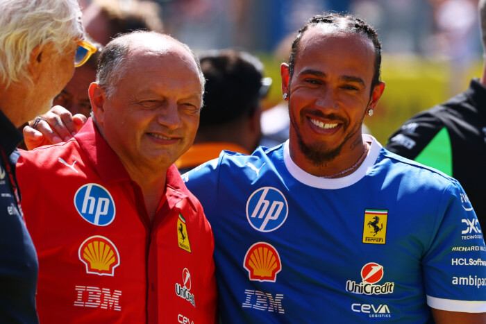 Hamilton: A pletykák elterelik a Ferrari figyelmét