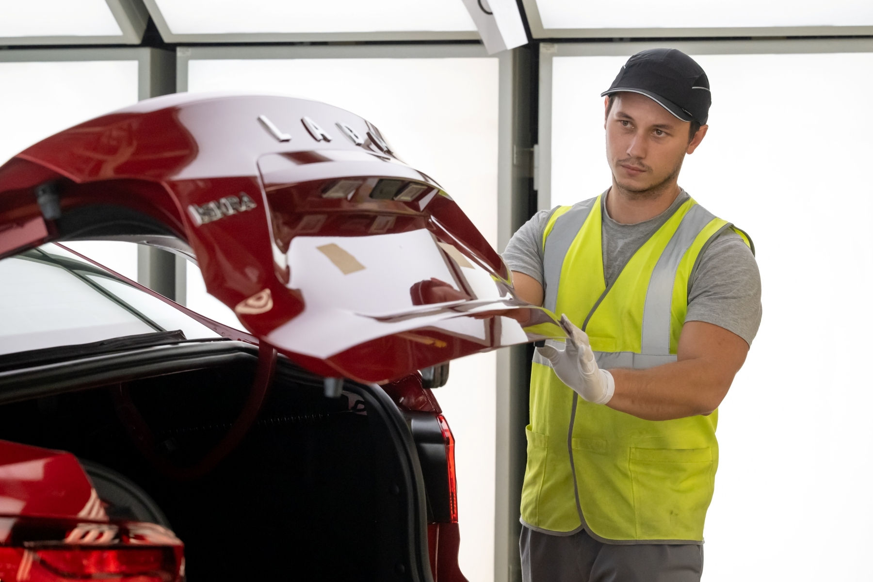 Lada Iskra gyártás - Workers on the production line of the Avtozavod St | Vezess | Vezess