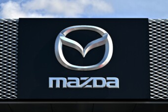 Lecserélik a Mazda-emblémát, mutatjuk az új, modern verziót