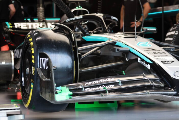 Meghátrált a Mercedes a távozó pilóta ügyében