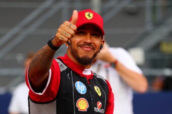 A pályán küszködik, mégis Hamilton a legértékesebb sportoló