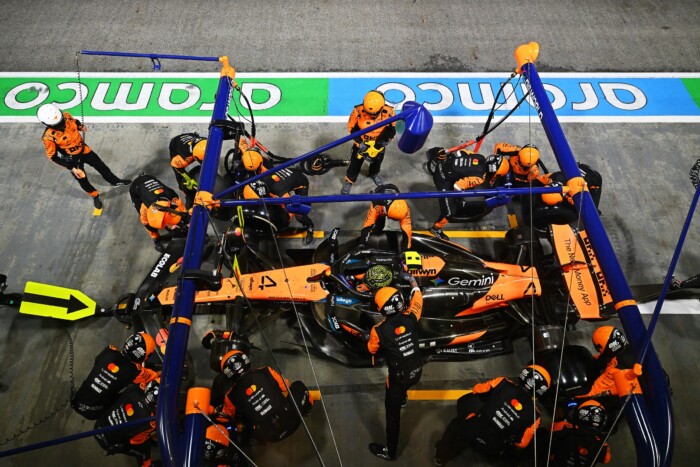 Ütköztek a Forma-1 friss bajnokai Szingapúrban 8