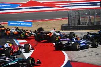 Dráma, ütköztek a McLarenek az F1-sprinten