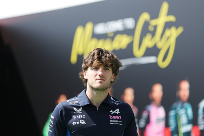 Elbántak az F1-újonccal, kútba esett a visszatérése 1 | Vezess Elbántak az F1-újonccal, kútba esett a visszatérése 1