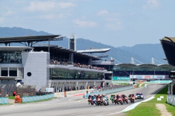 Horrorbukás a MotoGP betétfutamán, újra kellett éleszteni a világbajnokot