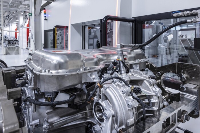 300-at megy négy utassal a Ferrari első villanyautója 10