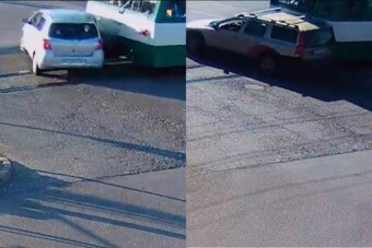 Pár napon belül két autós is simán befordult a HÉV elé ugyanott