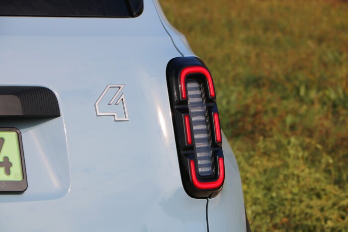 Gyász helyett öröm: ilyen egy vidám villanyautó 22 | Vezess Gyász helyett öröm: ilyen egy vidám villanyautó 22