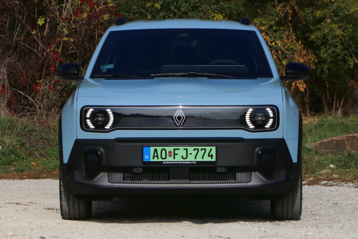 Gyász helyett öröm: ilyen egy vidám villanyautó 10 | Vezess Gyász helyett öröm: ilyen egy vidám villanyautó 10