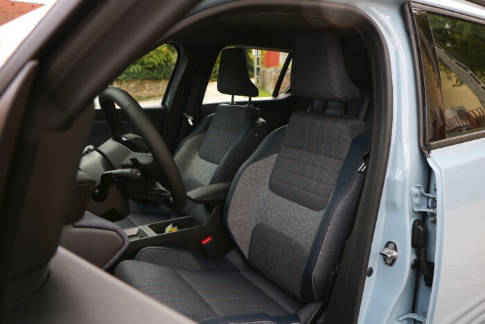 Gyász helyett öröm: ilyen egy vidám villanyautó 16 | Vezess Gyász helyett öröm: ilyen egy vidám villanyautó 16