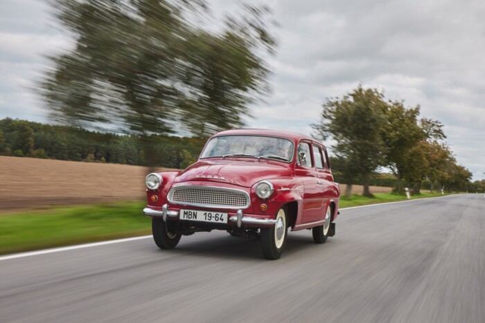 Egy kastély udvarán keltek életre a Škoda-legendák, vezettük is őket 7