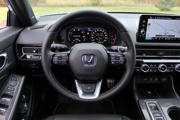 Csendes, kényelmes, de van egy bökkenő − itt az új Honda Civic 17