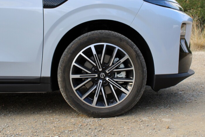 Olcsó, de még félkész ez a családi autó 7