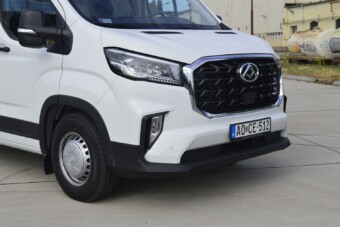 Befordultunk egy önkiszolgáló raktárba, utána jött a horror