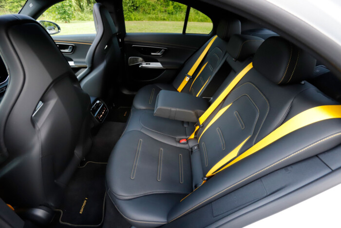 Ebben a Mercedesben mindent túltoltak 22 | Vezess Ebben a Mercedesben mindent túltoltak 22