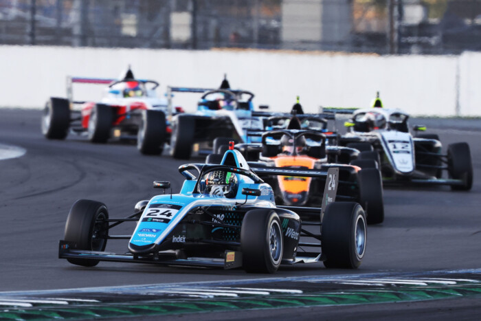 Történelmet írt az F1-be tartó magyar formaautós