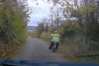 Részegen jó ötletnek tűnt meglógni egy Simsonnal a rendőrök elől