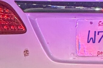 Furfangos rendszámmal próbálkozott, a lebukásnál a rendőrök reakciója mindent vitt