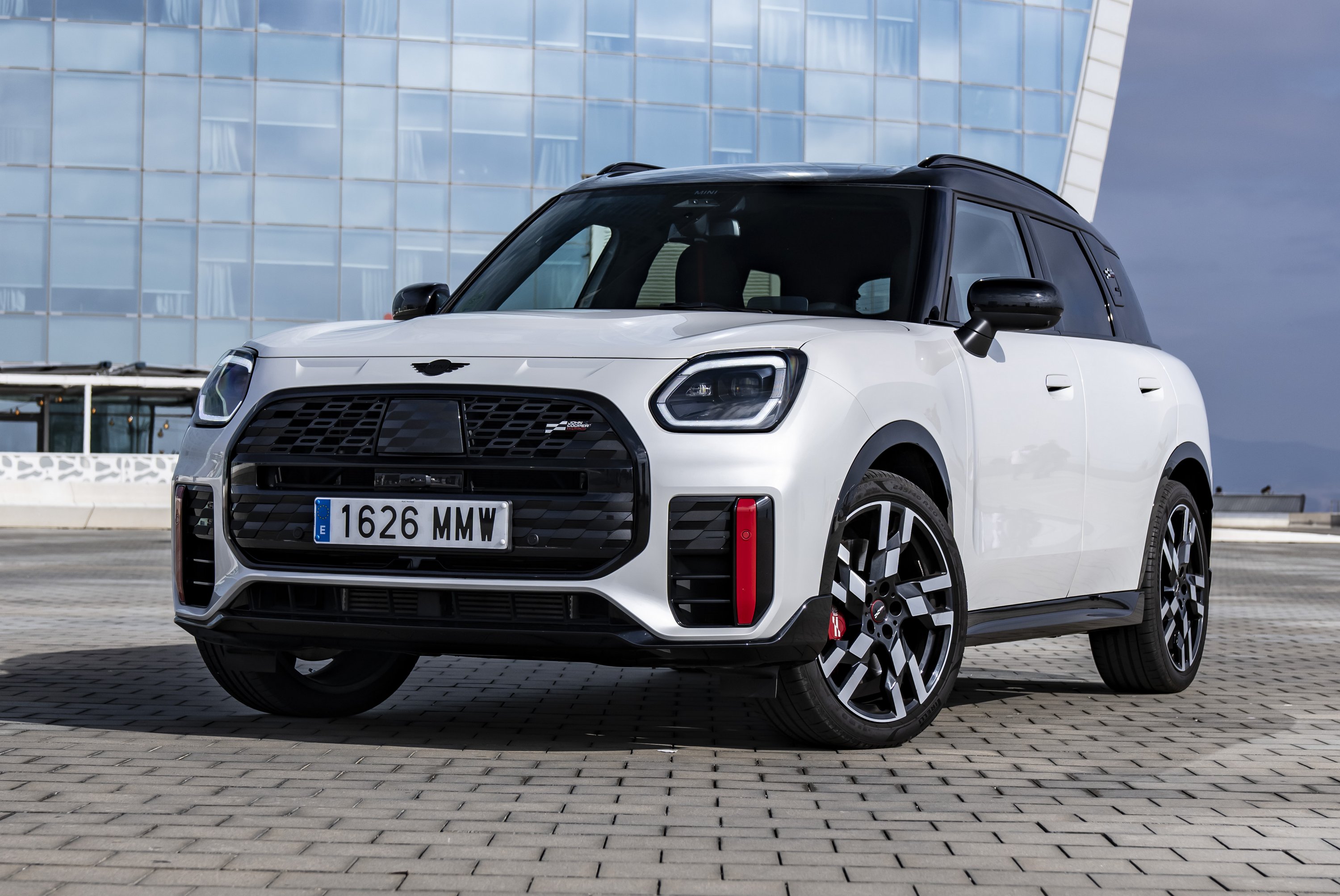 p90592890_highres_mini-john-cooper-wor | Vezess | Vezess