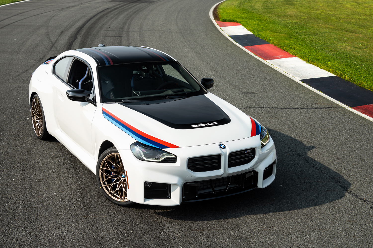 p90621259_highres_the-2026-bmw-m2-turb | Vezess | Vezess